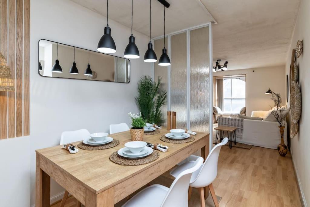 Silver Stone Suite - in the heart of Aberdeen Buitenkant foto