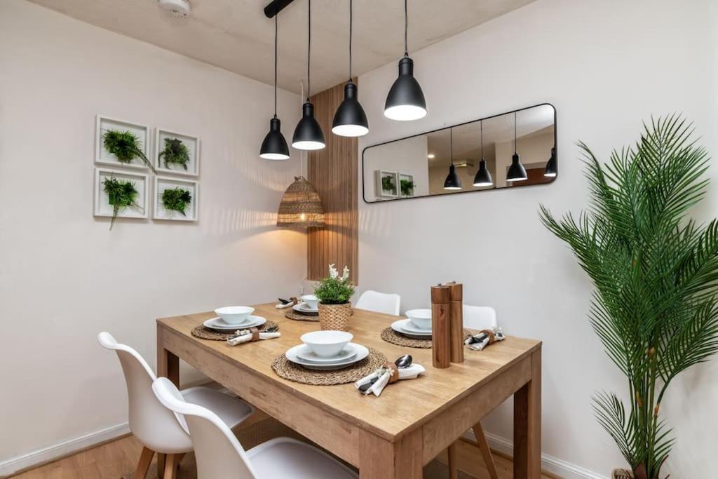 Silver Stone Suite - in the heart of Aberdeen Buitenkant foto